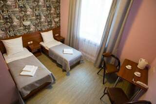 Гостиница Бригантина Хабаровск Бюджетный двухместный номер с 2 отдельными кроватями-1